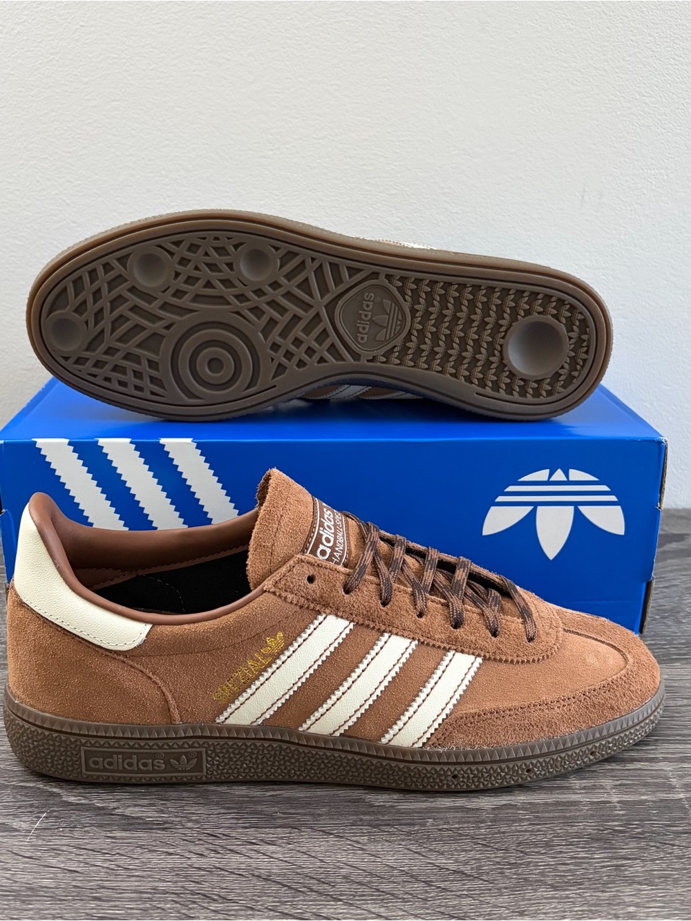 Men's Size 9.5 Adidas Brown Suede Fashion Sneakers